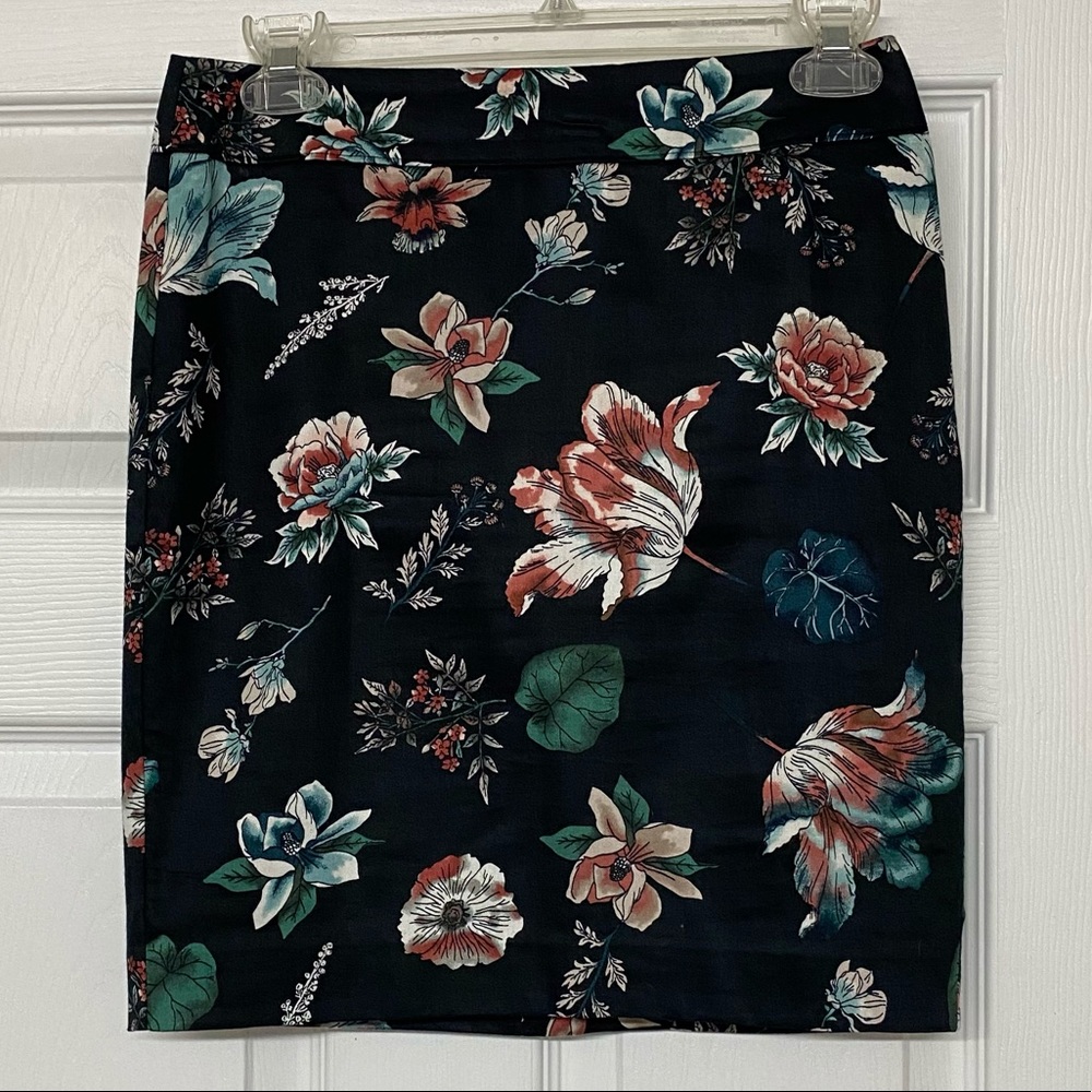 Ann Taylor Loft Navy Blue Floral Print Straight Skirt Career Sz 00 Petite